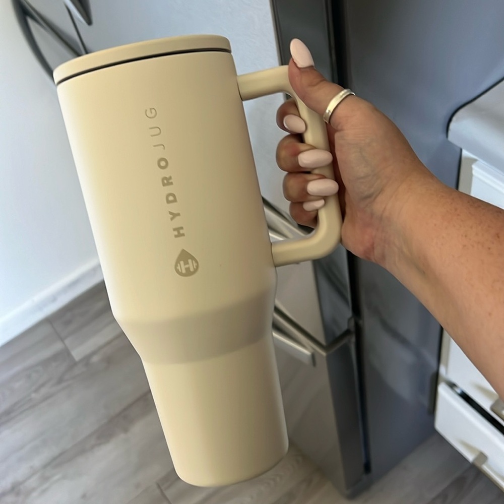 40 oz HydroJug in Cream